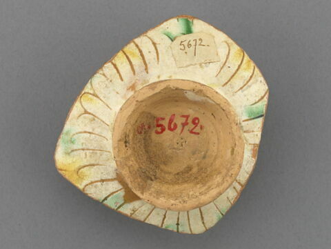 Fragment de vase : profil gauche masculin, image 2/2