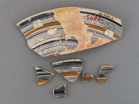 Six fragments d'une coupe (OA 5680 1 à 6), image 2/2