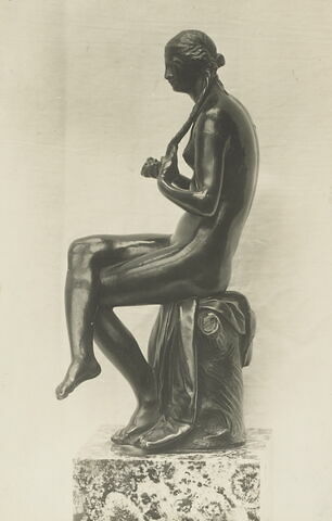Statuette : femme se tressant les cheveux, image 9/9