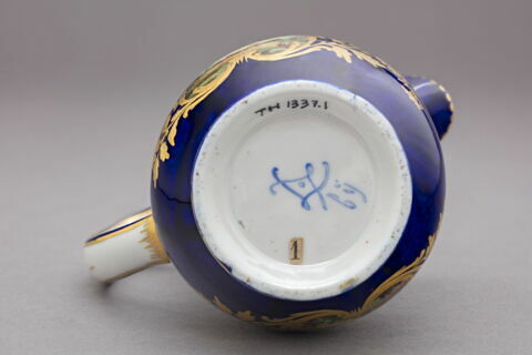 Pot à lait, d'un service de quatre pièces (TH 1334 à 1337), image 2/6