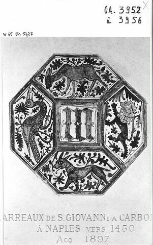 Carreau hexagonal : biche broutant (d'une série de quinze à décor de lettres et d'animaux sur fond blanc), image 4/4