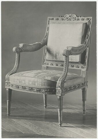 Fauteuil faisant partie d'un mobilier livré en 1785 pour le salon du comte de Provence et de la comtesse de Balbi, à Versailles