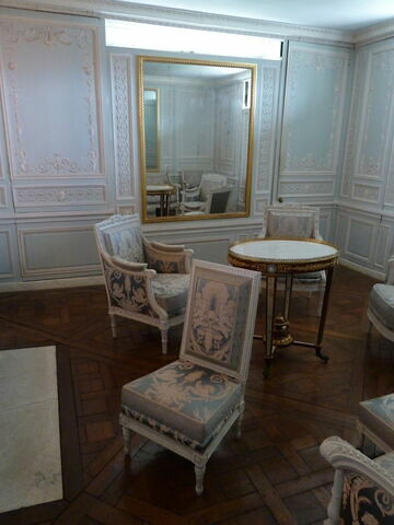 Fauteuil faisant partie d'un mobilier livré en 1785 pour le salon du comte de Provence et de la comtesse de Balbi, à Versailles, image 3/4