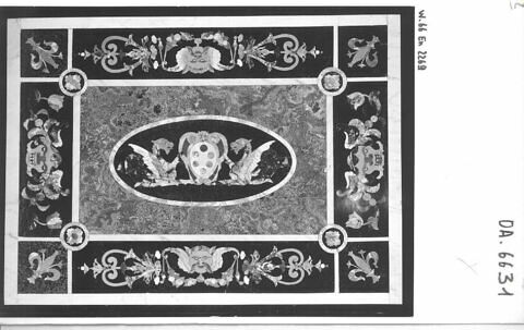 Table à plateau en mosaïque de marbre et pierres dures aux armes des Médicis, image 2/2