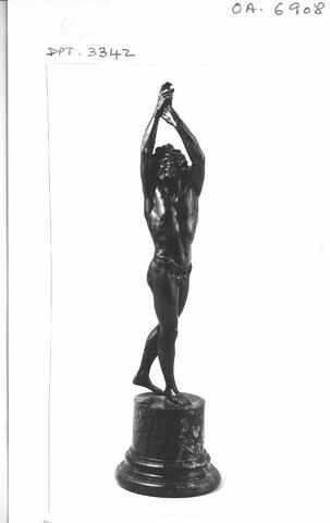 Statuette : faune, les bras levés, image 1/2