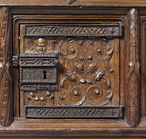 Dressoir à décor de rinceaux et de médaillons, image 4/12