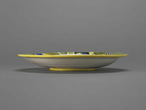 Assiette : Abimélech épiant Isaac et Rébecca, image 3/7