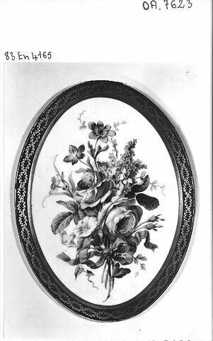 Bonheur du jour de style Louis XVI orné de plaques en porcelaine de Sèvres, image 2/3