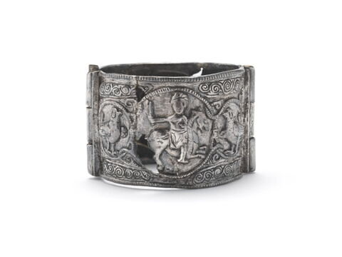 Bracelet à décor de cavaliers et de griffons d’un groupe de trois (OA 8200 à OA 8202), image 3/4