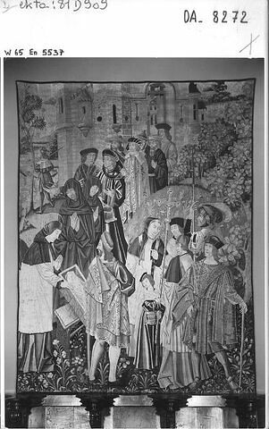 Tapisserie : Légende de saint Julien, il ressuscite un enfant lors d'une procession mortuaire ?, image 7/9