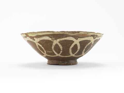 Coupe en céramique à panse tronconique, image 2/4
