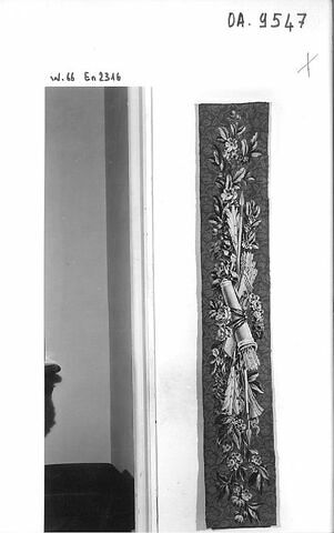 Bandeau du lit de la ducchesse de Bourbon
du meuble d'hiver de la chambre de la duchesse de Bourbon à l'hôtel de Lassay