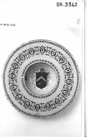 Assiette : armoiries des Peroli d'Urbino, image 4/4