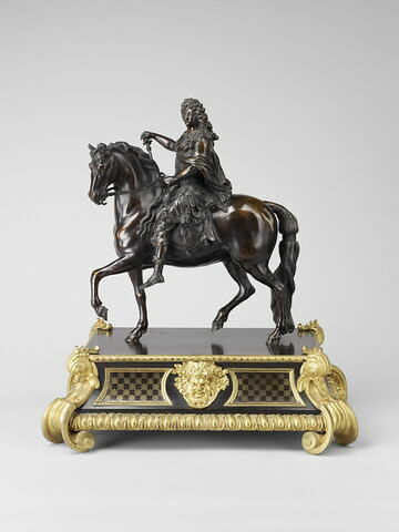 Statue équestre de Louis XIV en empereur romain