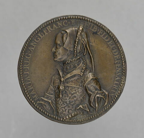 Médaille : Marie Tudor, reine d'Angleterre (1516-1558) / une femme assise avec un rameau et une torche, image 1/2