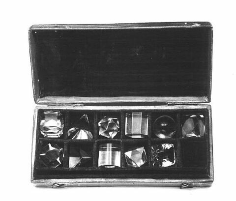 Coffret de solides géométriques, image 2/2