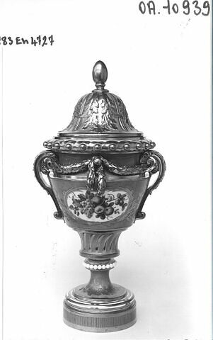 Petit vase Fontanieu, d'une garniture (OA 10939 à OA 10941), image 7/7