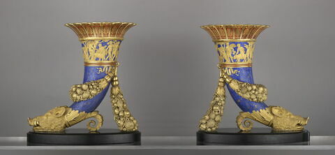 Vase "cornet antique" du Service olympique, d'une paire avec OA 11175