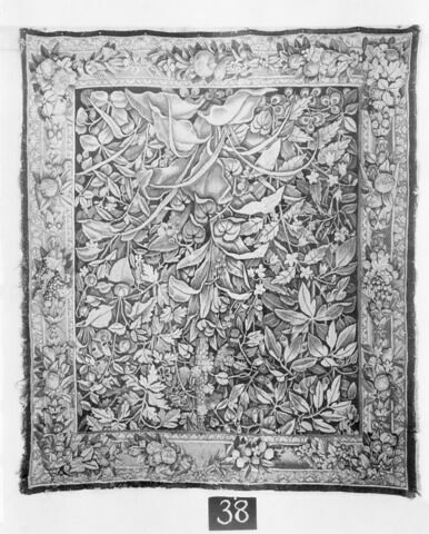 Verdure à fleurs et feuillages, d’une tenture de six pièces, image 2/2