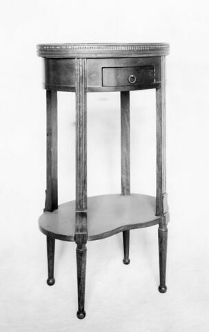 Guéridon ovale à quatre pieds avec entre-jambes, image 9/9