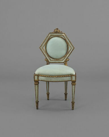 Chaise d'un mobilier de salon, comprenant dix pièces
