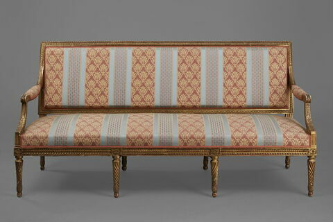 Canapé d'un mobilier de salon comprenant dix-sept pièces (OAR 205 à OAR 221)