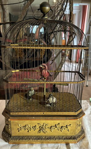 Boîte à musique : petite cage enfermant trois oiseaux chanteurs, image 2/6
