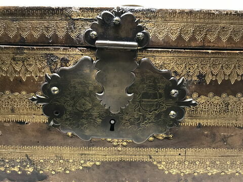 Grand coffre de voyage en cuir et fer, Nord de la France XVe siècle -  N.107247
