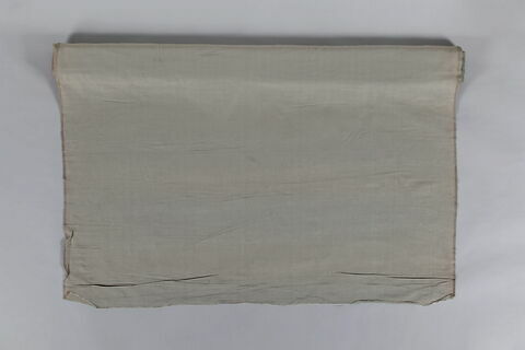 Rouleau de tissu à dominante gris-vert, image 2/4