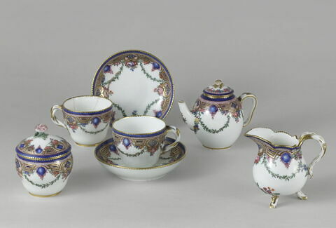 Pièce d'un déjeuner de cinq pièces : tasse et soucoupe, image 9/9