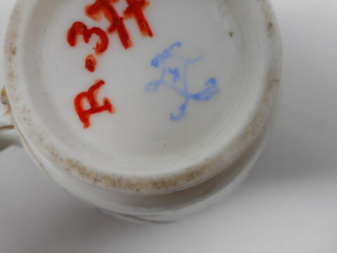 Pièce d'un déjeuner de cinq pièces : tasse et soucoupe, image 2/9
