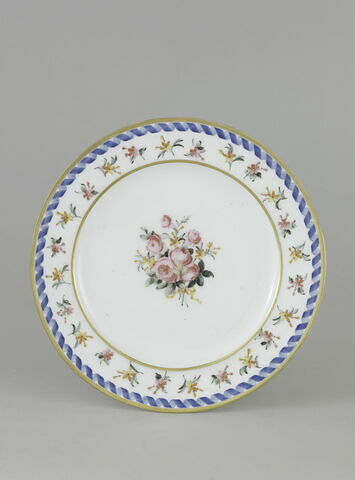 Assiette ronde, d'une série de soixante-neuf (R 596 à 664), d'un service de table (R 550 à 675), image 1/2