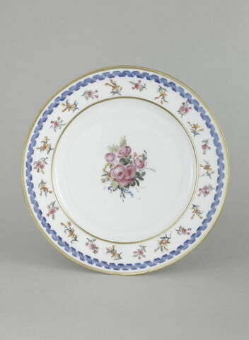 Assiette ronde, d'une série de soixante-neuf (R 596 à 664), d'un service de table (R 550 à 675), image 1/2