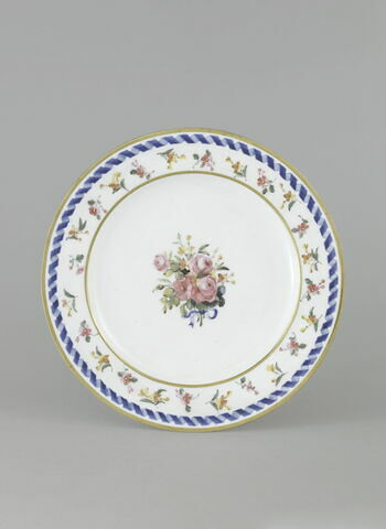 Assiette ronde, d'une série de soixante-neuf (R 596 à 664), d'un service de table (R 550 à 675), image 1/2