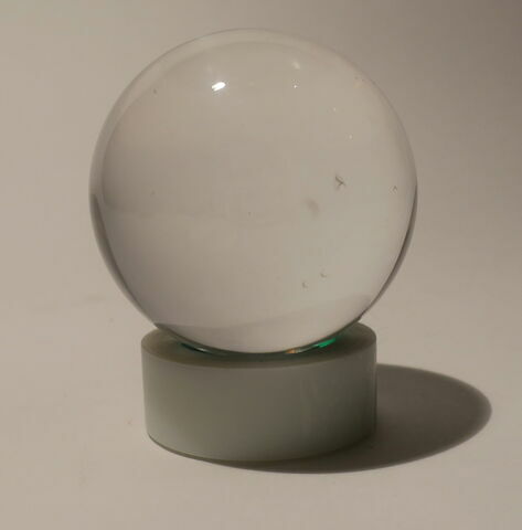 Boule de cristal de roche, d'une série de quatre (R 1378 à R 1381), image 1/1