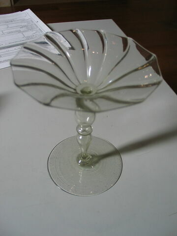 Verre à jambe, image 2/7