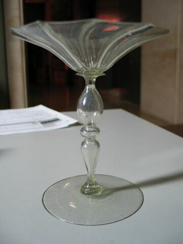 Verre à jambe, image 1/7