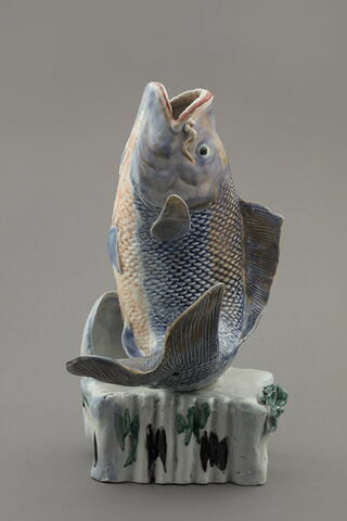 Vase en forme de carpe, d'une paire (avec TH 485), image 3/4