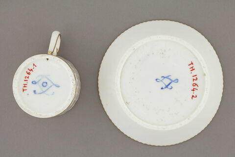 Tasse litron et soucoupe, d'une paire (TH 1263), image 2/3