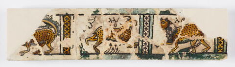 Fragment de plaque de revêtement mural : frise d'animaux lièvre et lion, image 1/3