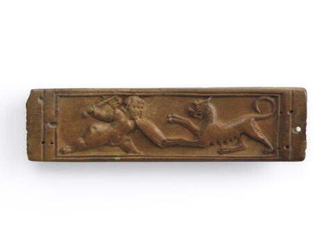 Plaque de coffret (?) : Amour luttant avec une panthère, image 1/2
