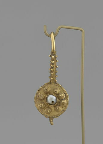 Boucle d'oreille avec croix hérissée de globules, image 1/8