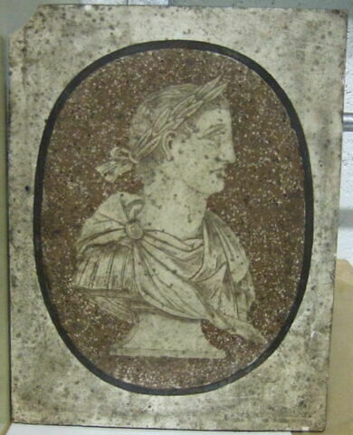 Plaque : buste d'empereur romain, image 1/1