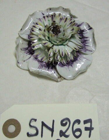 Fleur en porcelaine