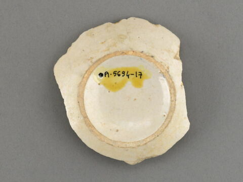 Fragment du fond d'un plat, image 2/3