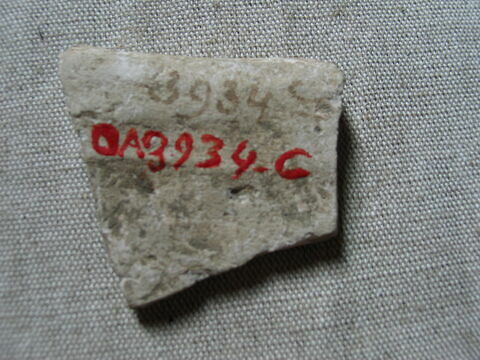 Fragment de carreau-matrice : christogramme, image 3/3