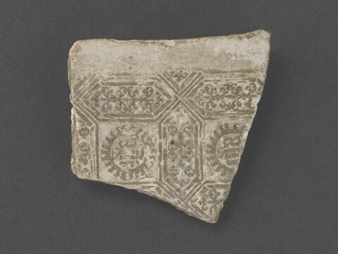 Fragment de carreau-matrice : christogramme, image 1/5