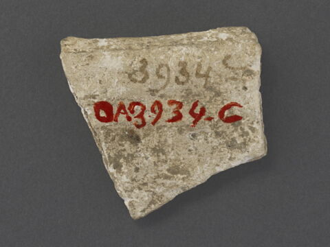 Fragment de carreau-matrice : christogramme, image 2/5