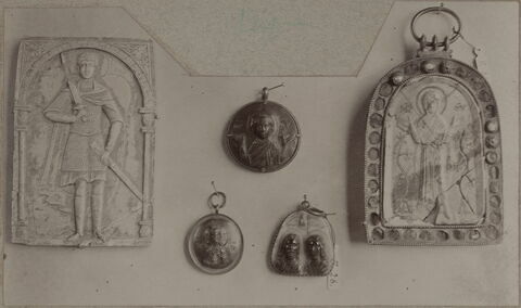 Camée : le Christ et la Vierge surmontés du Saint-Esprit, image 3/3