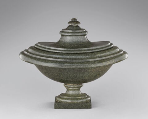 Vase en forme de navette., image 4/7